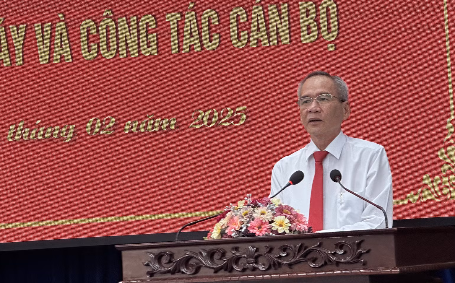 Đồng chí Lữ Văn Hùng, Bí thư Tỉnh ủy Bạc Liêu phát biểu ý kiến chỉ đạo tại hội nghị. Đồng chí Lữ Văn Hùng, Bí thư Tỉnh ủy Bạc Liêu phát biểu ý kiến chỉ đạo tại hội nghị.
