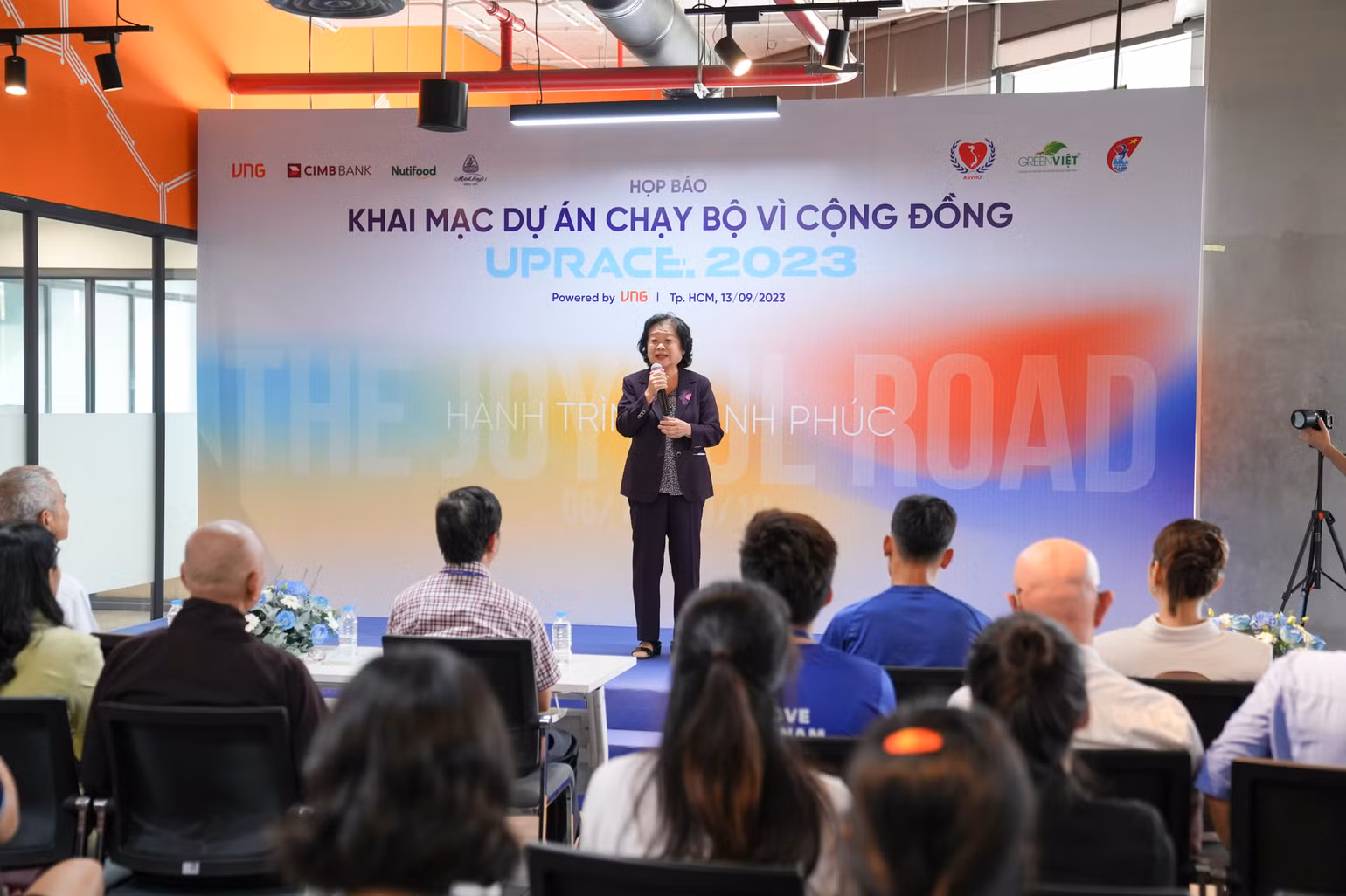 Bà Trương Mỹ Hoa - Nguyên Phó Chủ tịch nước, Chủ tịch Quỹ Học bổng Vừ A Dính phát biểu tại buổi họp báo Khai mạc Uprace 2023. Bà Trương Mỹ Hoa - Nguyên Phó Chủ tịch nước, Chủ tịch Quỹ Học bổng Vừ A Dính phát biểu tại buổi họp báo Khai mạc Uprace 2023.