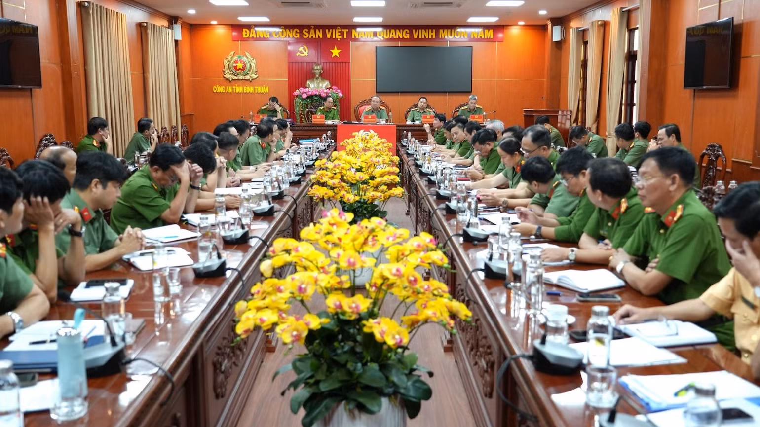 Công an tỉnh tổ chức nhiều cuộc họp để tinh gọn bộ máy.