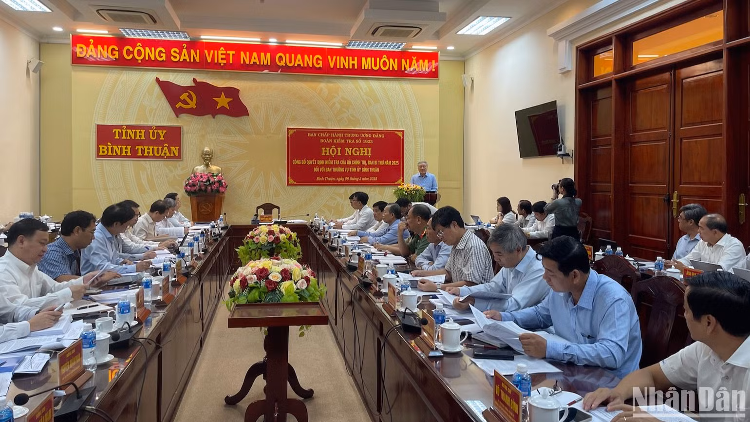Phó Thủ tướng Thường trực Chính phủ Nguyễn Hòa Bình, Trưởng Đoàn kiểm tra số 1923 chủ trì hội nghị. Phó Thủ tướng Thường trực Chính phủ Nguyễn Hòa Bình, Trưởng Đoàn kiểm tra số 1923 chủ trì hội nghị.