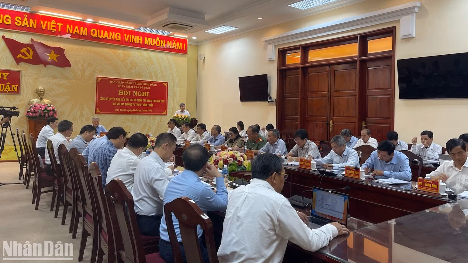 Các thành viên trong Đoàn kiểm tra làm việc với tỉnh Bình Thuận. Các thành viên trong Đoàn kiểm tra làm việc với tỉnh Bình Thuận.
