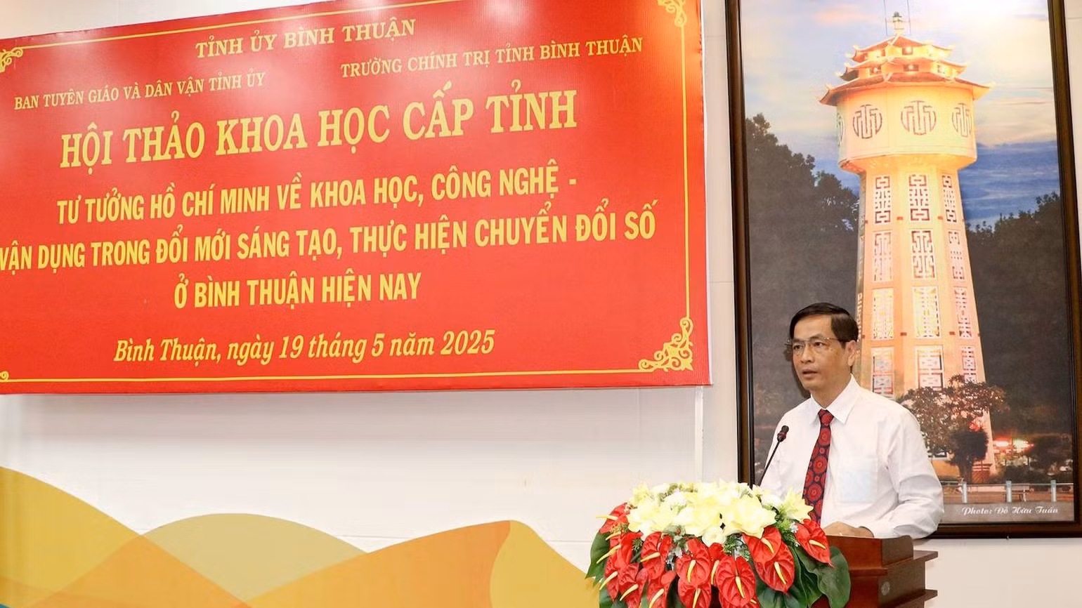 Đồng chí Võ Thanh Bình, Trưởng Ban Tuyên giáo và Dân vận Tỉnh ủy Bình Thuận phát biểu.