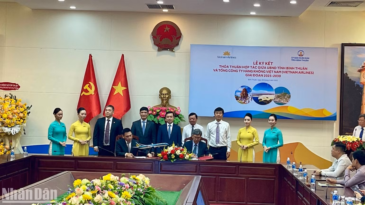 Hai đơn vị ký kết. Hai đơn vị ký kết.