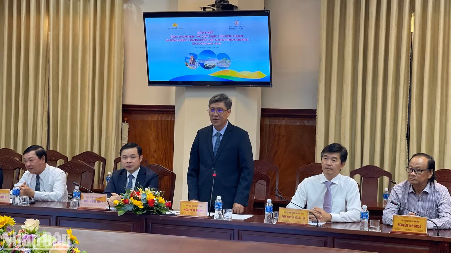 Ông Nguyễn Minh, Phó Chủ tịch Ủy ban nhân dân tỉnh Bình Thuận, chia sẻ tiềm năng của tỉnh. Ông Nguyễn Minh, Phó Chủ tịch Ủy ban nhân dân tỉnh Bình Thuận, chia sẻ tiềm năng của tỉnh.