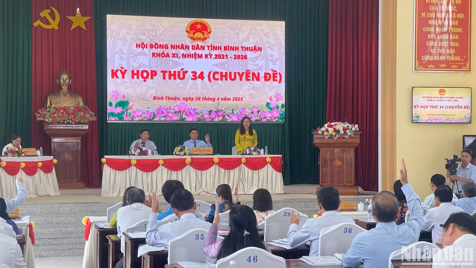 Các đại biểu đồng ý thông qua Đề án sắp xếp đơn vị hành chính cấp xã.