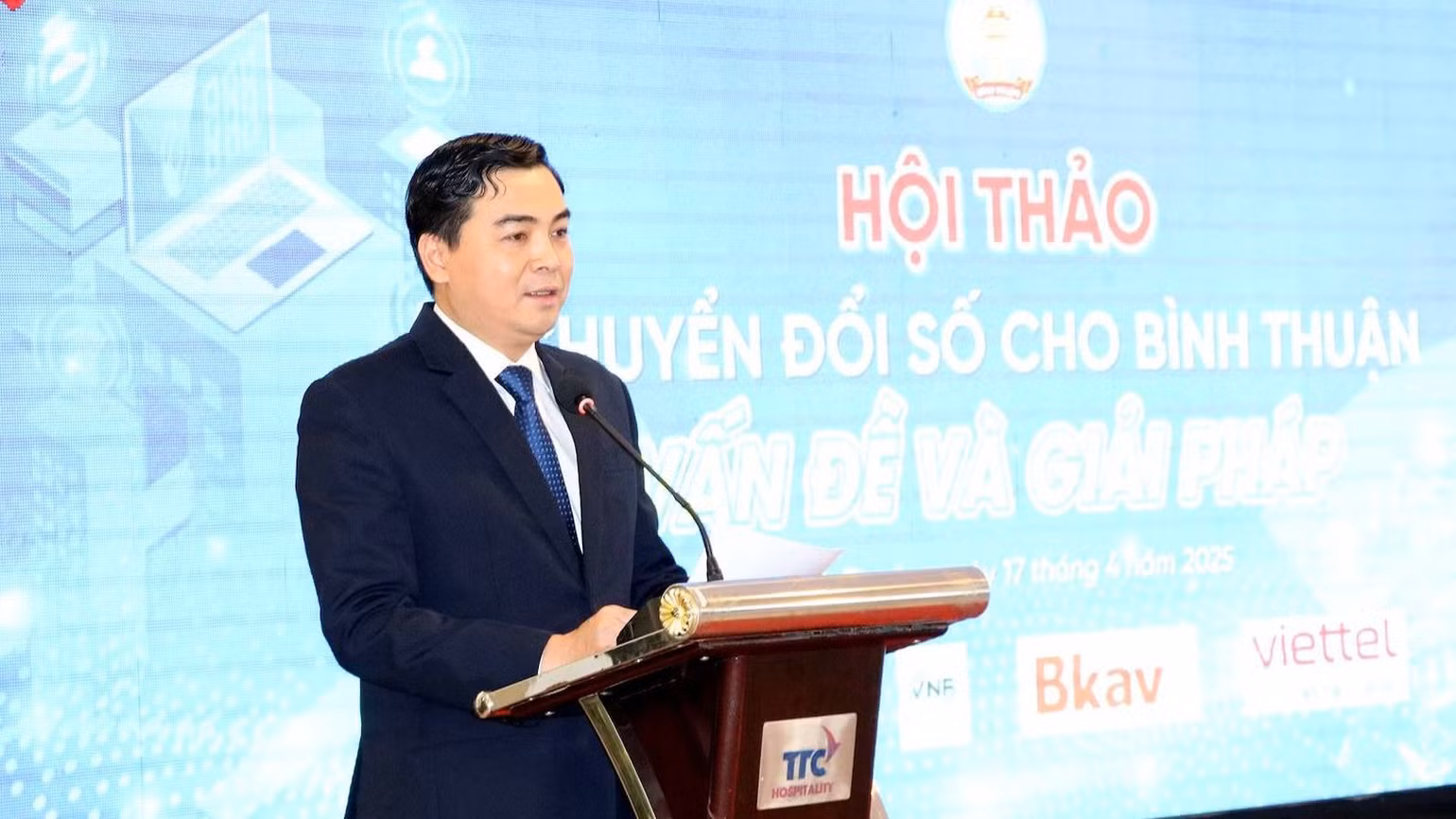 Bí thư Tỉnh ủy Nguyễn Hoài Anh phát biểu tại hội nghị. Bí thư Tỉnh ủy Nguyễn Hoài Anh phát biểu tại hội nghị.