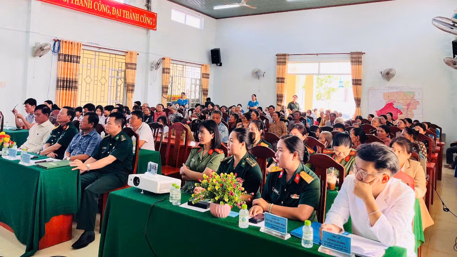 Quang cảnh hội nghị.