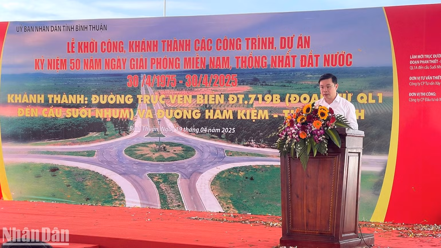 Đồng chí Đỗ Hữu Huy, Chủ tịch Ủy ban nhân dân tỉnh Bình Thuận phát biểu. Đồng chí Đỗ Hữu Huy, Chủ tịch Ủy ban nhân dân tỉnh Bình Thuận phát biểu.