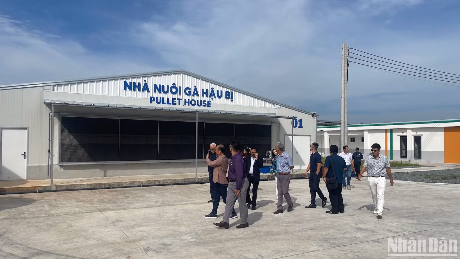Đối tác tham quan, tìm hiểu về Khu chăn nuôi.