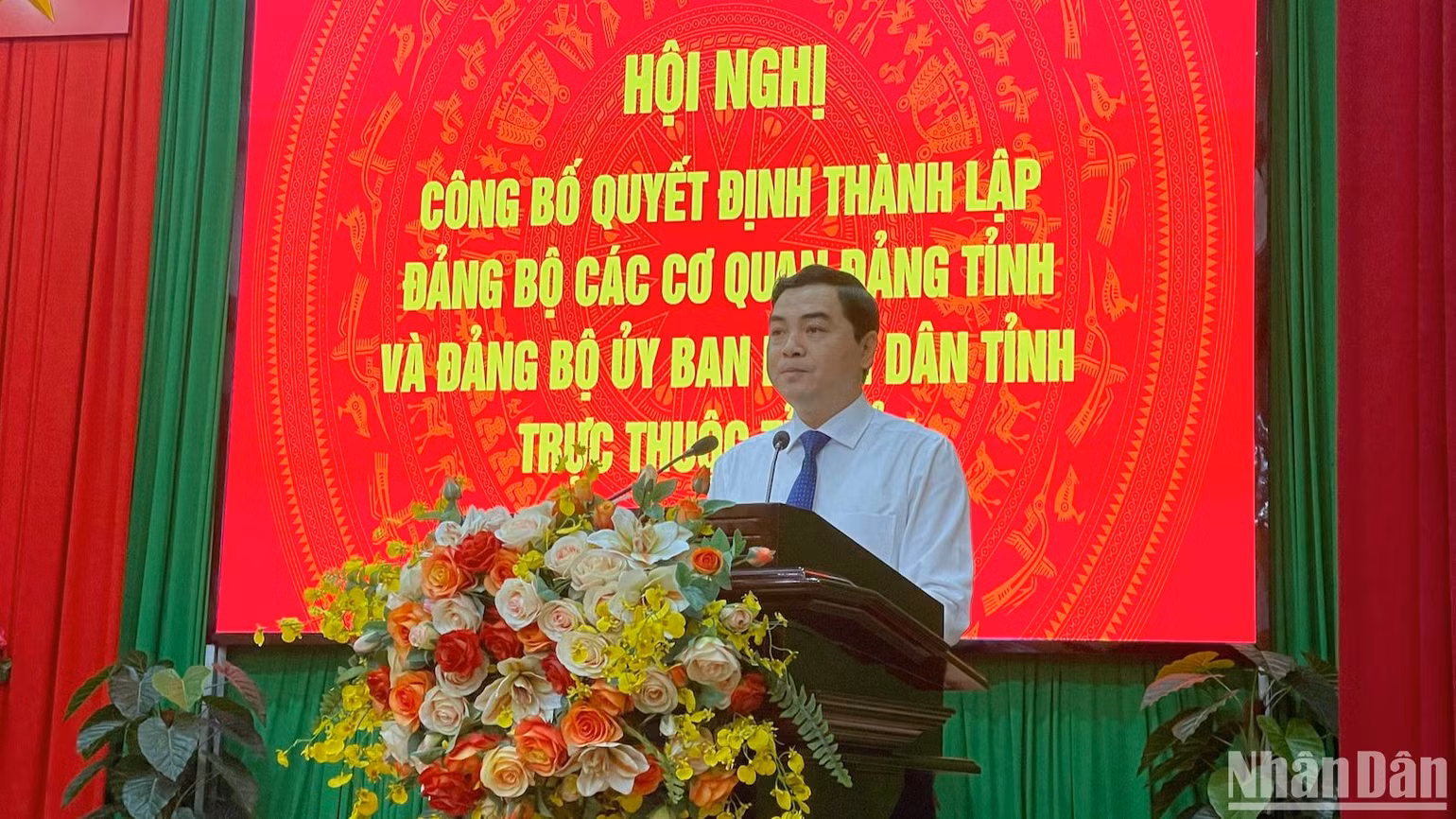 Đồng chí Nguyễn Hoài Anh, Bí thư Tỉnh ủy Bình Thuận gởi lời chúc mừng Đảng bộ các cơ quan Đảng tỉnh và Đảng bộ Ủy ban nhân dân tỉnh. Đồng chí Nguyễn Hoài Anh, Bí thư Tỉnh ủy Bình Thuận gởi lời chúc mừng Đảng bộ các cơ quan Đảng tỉnh và Đảng bộ Ủy ban nhân dân tỉnh.