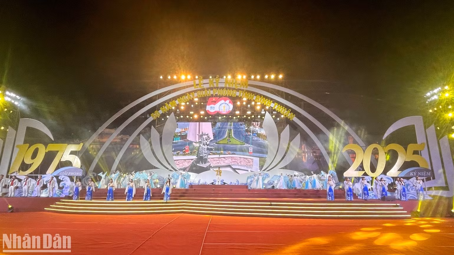 Biểu diễn ca nhạc tại buổi lễ.