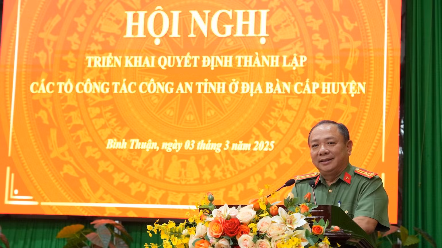 Đại tá Lê Quang Nhân, Bí thư Đảng ủy, Giám đốc Công an tỉnh phát biểu chỉ đạo.