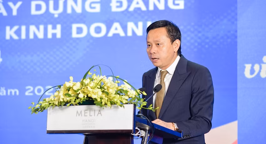 Bí thư Đảng ủy, Chủ tịch HĐTV Tổng công ty Thuốc lá Việt Nam Hồ Lê Nghĩa phát biểu tại hội nghị.