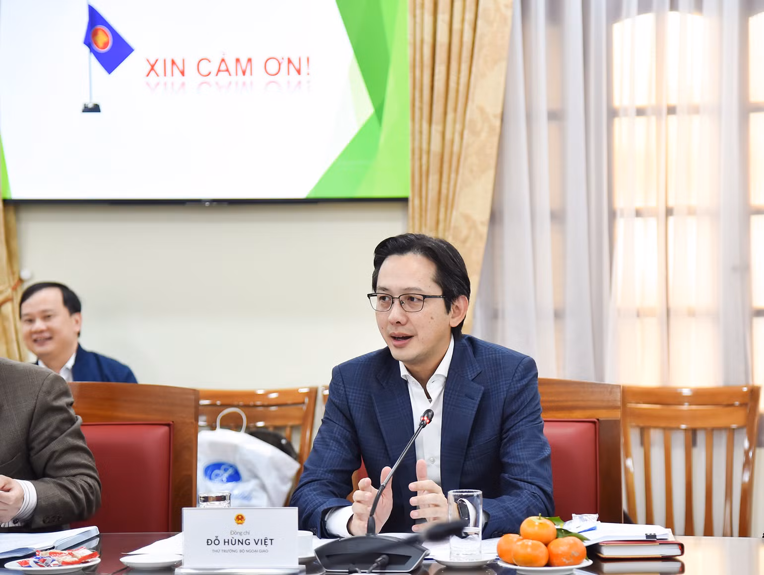 Cuộc họp do Thứ trưởng Ngoại giao Đỗ Hùng Việt chủ trì với sự tham dự của đông đảo đại diện các ban, bộ, ngành. (Ảnh: Bộ Ngoại giao Việt Nam) Cuộc họp do Thứ trưởng Ngoại giao Đỗ Hùng Việt chủ trì với sự tham dự của đông đảo đại diện các ban, bộ, ngành. (Ảnh: Bộ Ngoại giao Việt Nam)