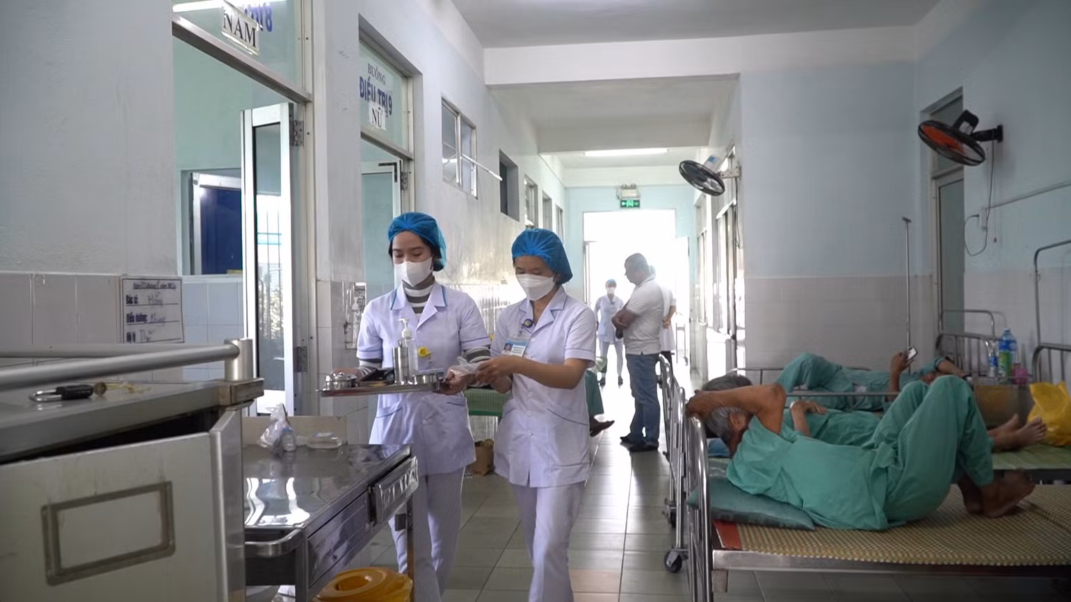 Bệnh viện đa khoa Quảng Nam luôn rơi vào tình trạng quá tải. Bệnh viện đa khoa Quảng Nam luôn rơi vào tình trạng quá tải.