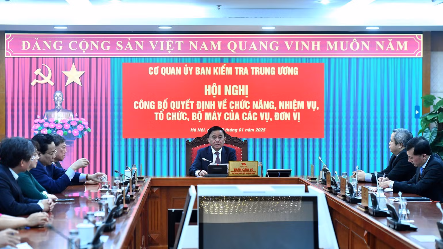 Đồng chí Trần Cẩm Tú đề nghị, ngay sau hội nghị, các vụ, đơn vị thực hiện, triển khai ngay các công việc được giao theo các quyết định. (Ảnh: ĐĂNG KHOA)