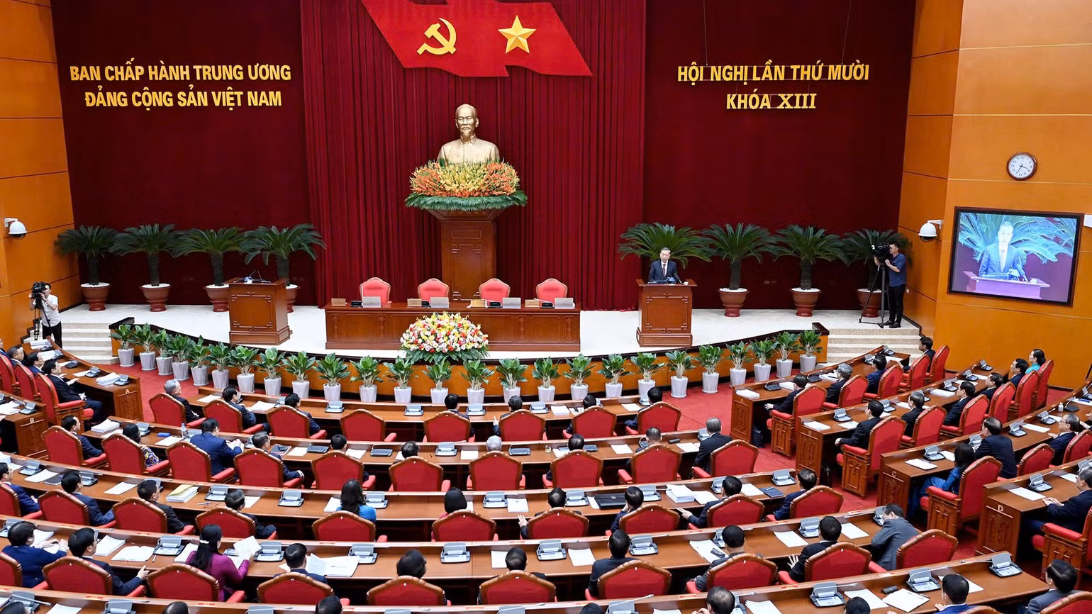 Toàn cảnh ngày làm việc thứ 3 và phiên bế mạc Hội nghị Trung ương 10 khóa XIII. (Ảnh: ĐĂNG KHOA)