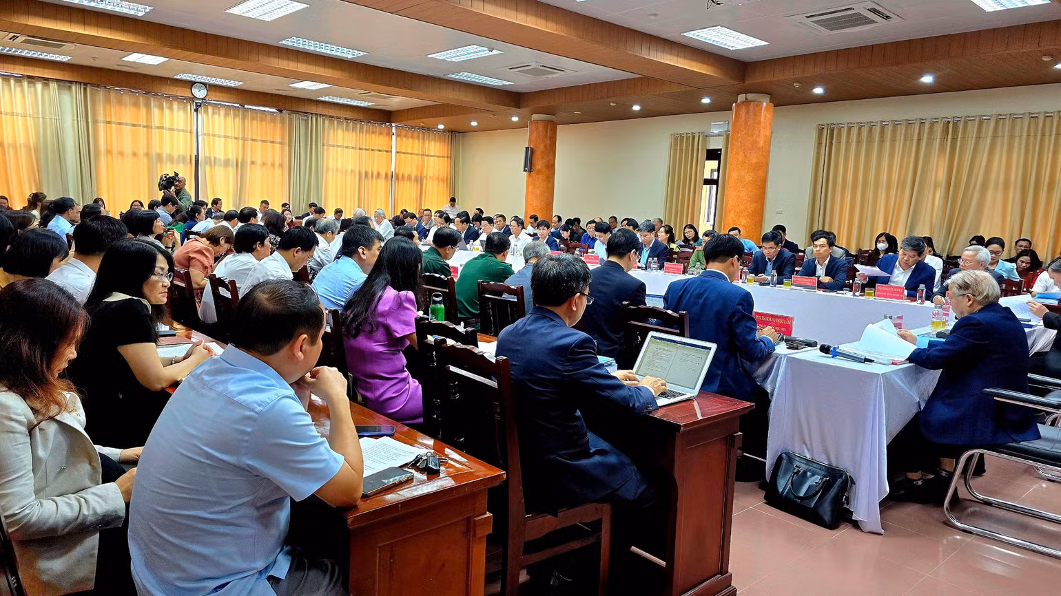 Các đại biểu đề xuất, định hướng giải pháp tiếp tục đẩy mạnh nghiên cứu, vận dụng và phát triển sáng tạo tư tưởng Hồ Chí Minh.