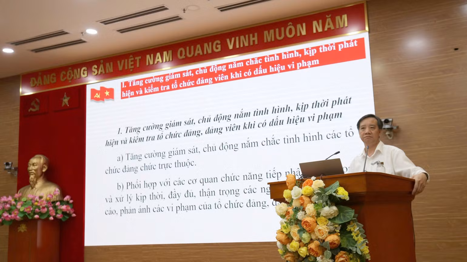 Chủ nhiệm Ủy ban Kiểm tra Đảng ủy Khối Nguyễn Thành Nam tập huấn chuyên đề về công tác kiểm tra, giám sát phục vụ Đại hội.