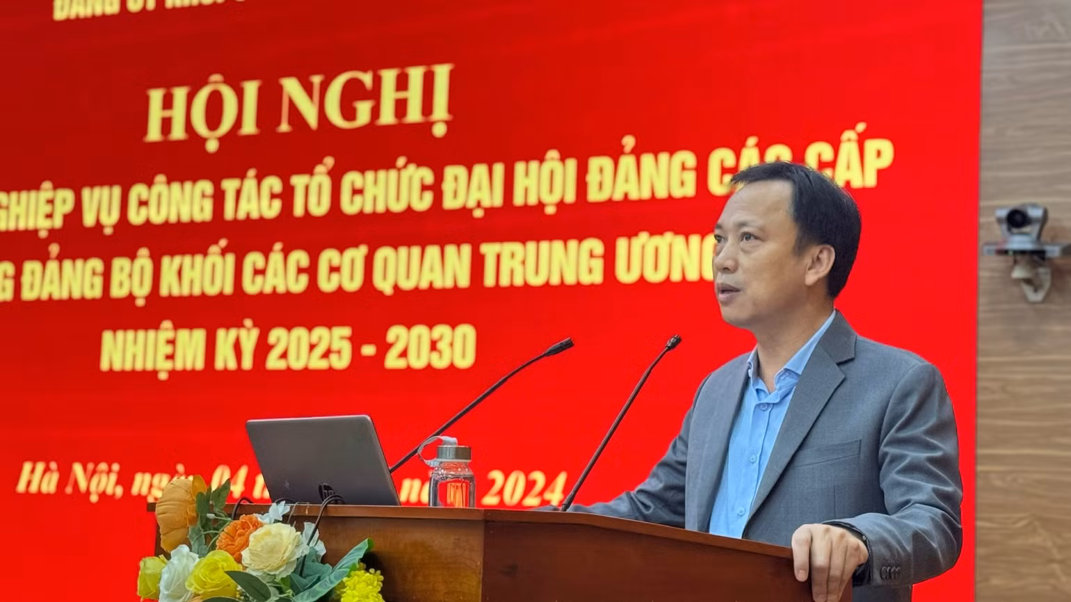 Đồng chí Lại Xuân Lâm phát biểu kết luận hội nghị. Đồng chí Lại Xuân Lâm phát biểu kết luận hội nghị.
