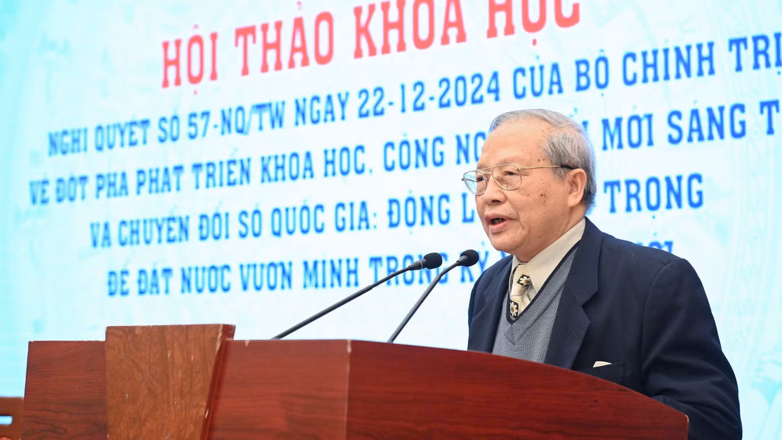 Theo GS, TS. Nguyễn Trọng Chuẩn, một vấn đề then chốt là cải tiến và đổi mới căn bản hệ thống giáo dục. Ảnh: Thế Đại Theo GS, TS. Nguyễn Trọng Chuẩn, một vấn đề then chốt là cải tiến và đổi mới căn bản hệ thống giáo dục. Ảnh: Thế Đại