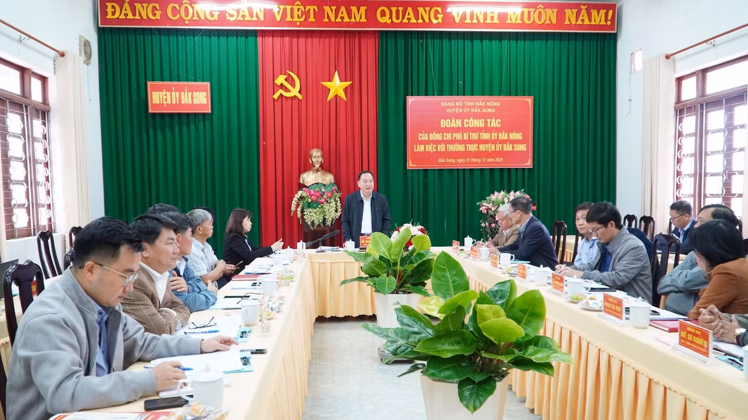 Lãnh đạo Tỉnh ủy làm việc với Thường trực Huyện ủy Đắk Song về công tác chuẩn bị đại hội đảng bộ các cấp. Lãnh đạo Tỉnh ủy làm việc với Thường trực Huyện ủy Đắk Song về công tác chuẩn bị đại hội đảng bộ các cấp.