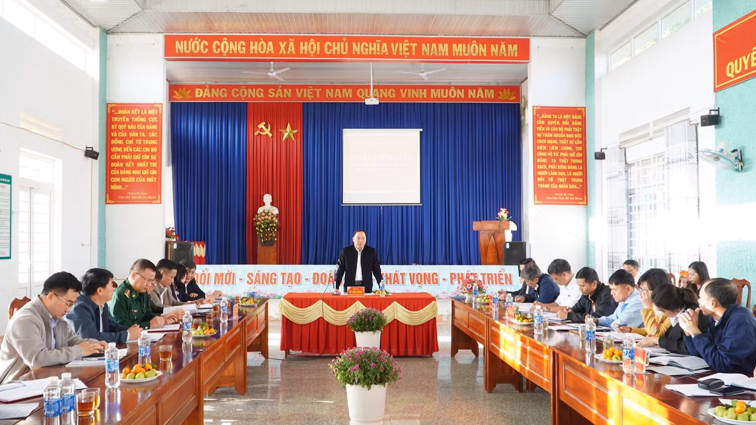 Phó Bí thư Tỉnh ủy Hồ Xuân Trường làm việc với Đảng ủy xã Trúc Sơn. Phó Bí thư Tỉnh ủy Hồ Xuân Trường làm việc với Đảng ủy xã Trúc Sơn.