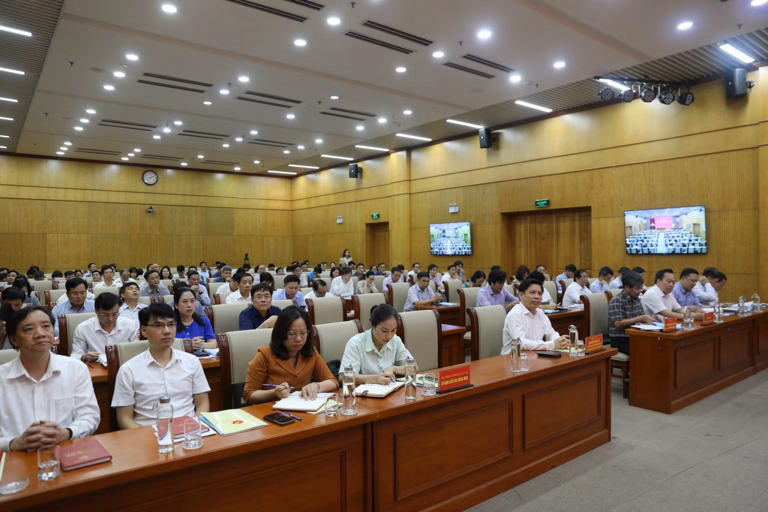 Các đại biểu dự hội nghị. Các đại biểu dự hội nghị.