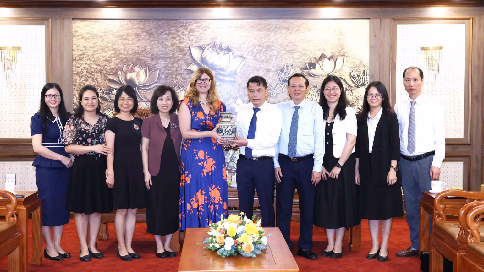 Hai bên trao đổi những kinh nghiệm trong công tác chăm sóc, giáo dục và bảo vệ trẻ em.