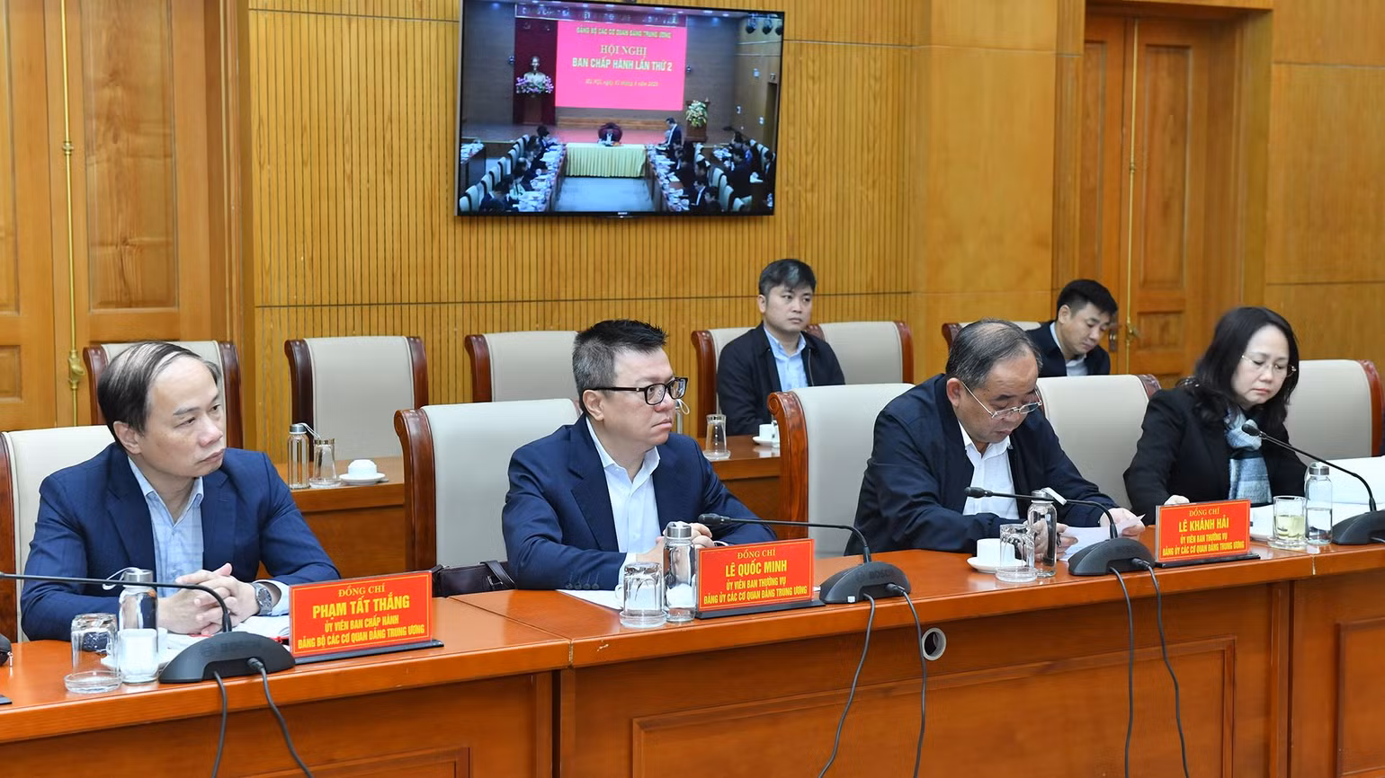 Các đồng chí Ủy viên Ban Thường vụ, Ban Chấp hành Đảng bộ dự hội nghị. (Ảnh: ĐĂNG KHOA) Các đồng chí Ủy viên Ban Thường vụ, Ban Chấp hành Đảng bộ dự hội nghị. (Ảnh: ĐĂNG KHOA)