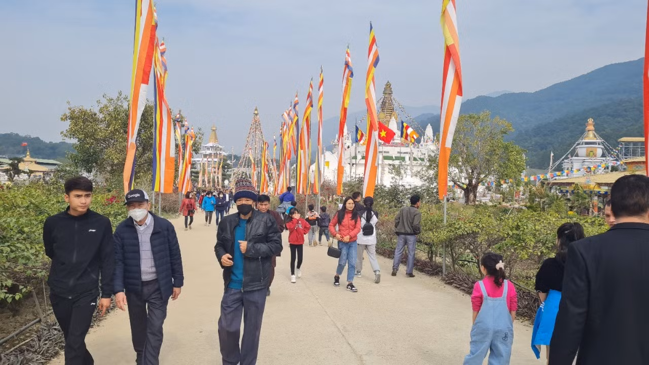 Người dân hồ hởi tham gia không khí lễ hội Tây Thiên. Người dân hồ hởi tham gia không khí lễ hội Tây Thiên.