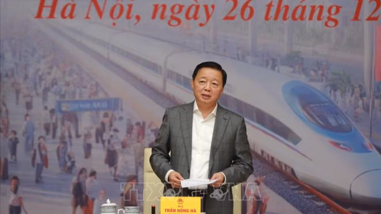 Phó Thủ tướng Trần Hồng Hà chủ trì phiên họp thứ 3 của Ban Chỉ đạo Xây dựng, thực hiện đề án chủ trương đầu tư đường sắt tốc độ cao trên trục bắc-nam và các dự án đường sắt quan trọng quốc gia. (Ảnh: TTXVN)