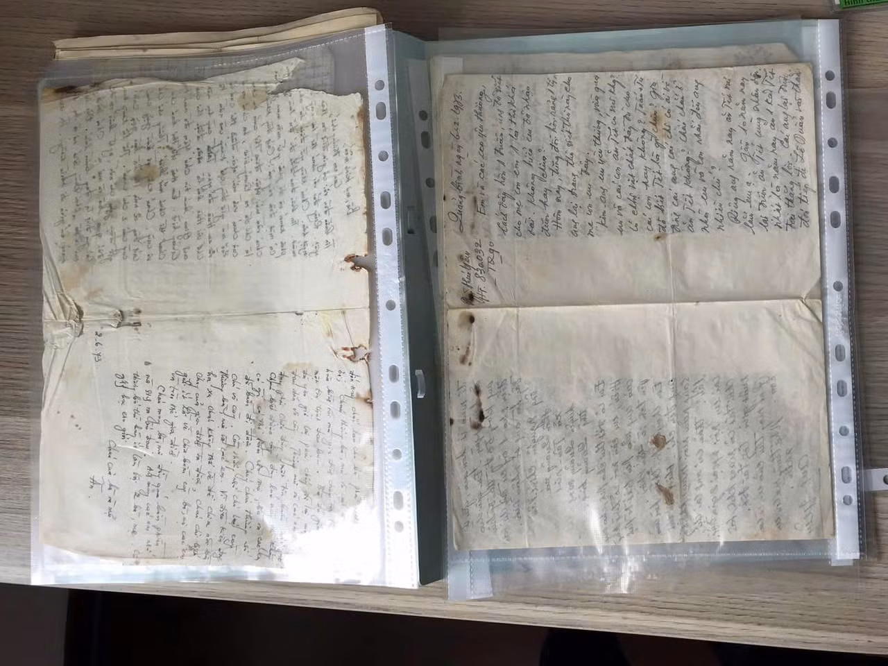 Lá thư cũ mà mẹ luôn giữ gìn cẩn thận.