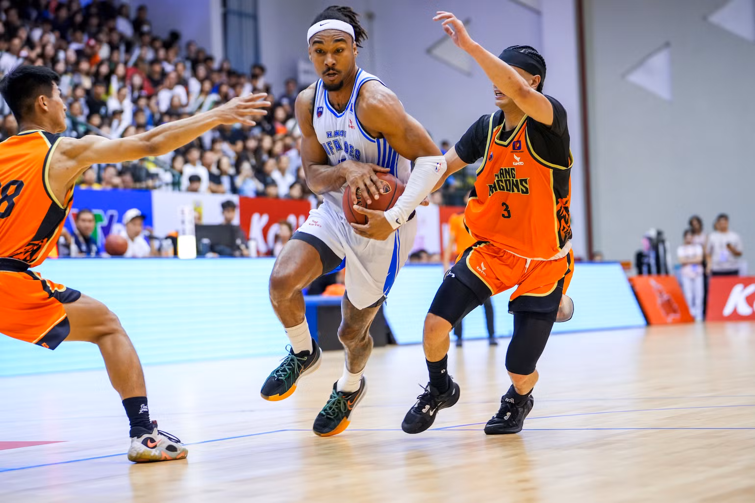 Devin Peterson ghi tới 19 điểm trong hiệp 2. (Ảnh: VBA) Devin Peterson ghi tới 19 điểm trong hiệp 2. (Ảnh: VBA)