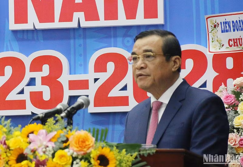 Đồng chí Phan Việt Cường, Ủy viên Trung ương Đảng, Bí thư Tỉnh ủy, Chủ tịch Hội đồng nhân dân tỉnh phát biểu chỉ đạo tại đại hội.