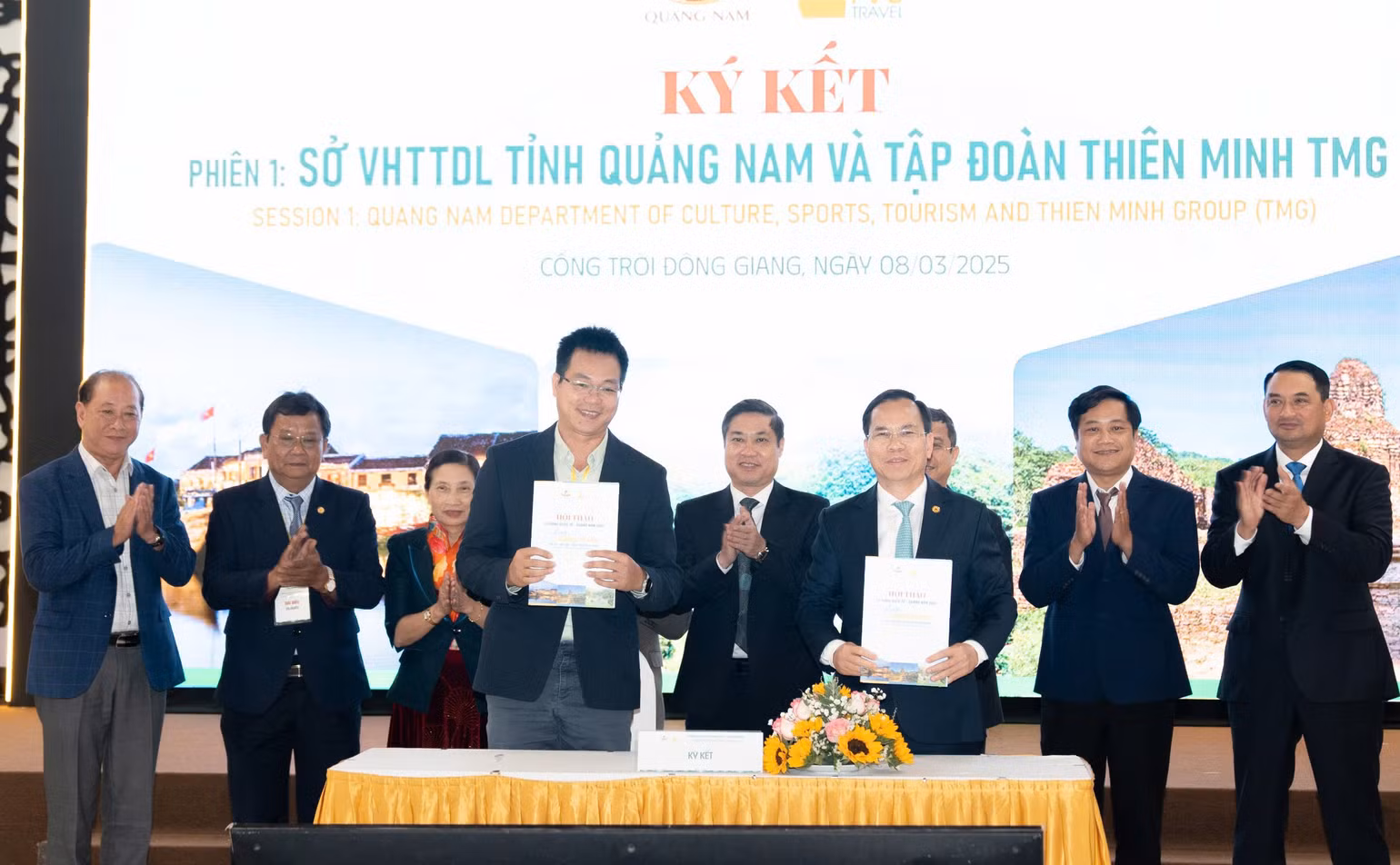 Lãnh đạo Sở Văn hóa, Thể thao và Du lịch Quảng Nam ký kết biên bản ghi nhớ liên kết, hợp tác phát triển du lịch. Lãnh đạo Sở Văn hóa, Thể thao và Du lịch Quảng Nam ký kết biên bản ghi nhớ liên kết, hợp tác phát triển du lịch.