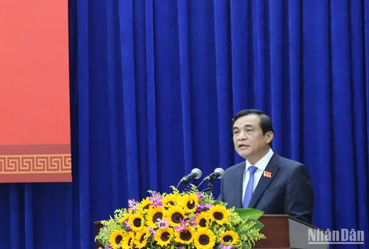 Đồng chí Phan Việt Cường, Ủy viên Trung ương Đảng, Bí thư Tỉnh ủy, Chủ tịch Hội đồng nhân dân tỉnh phát biểu khai mạc kỳ họp. Đồng chí Phan Việt Cường, Ủy viên Trung ương Đảng, Bí thư Tỉnh ủy, Chủ tịch Hội đồng nhân dân tỉnh phát biểu khai mạc kỳ họp.