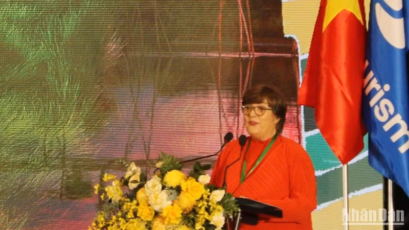 Bà Zoritsa Urosevic, Phó Tổng Thư ký UN Tourism phát biểu tại hội nghị.