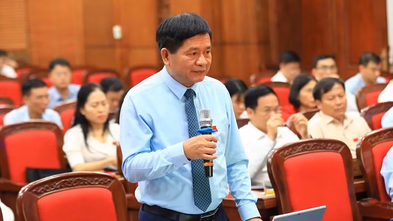 Đồng chí Lê Thành Đô, Chủ tịch Ủy ban nhân dân tỉnh Điện Biên giải đáp các ý kiến mà đại biểu còn băn khoăn. Đồng chí Lê Thành Đô, Chủ tịch Ủy ban nhân dân tỉnh Điện Biên giải đáp các ý kiến mà đại biểu còn băn khoăn.