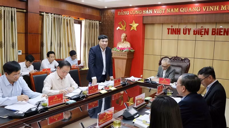 Đồng chí Trần Quốc Cường, Ủy viên Trung ương Đảng, Bí thư Tỉnh ủy Điện Biên phát biểu tại buổi làm việc với Đoàn kiểm tra.