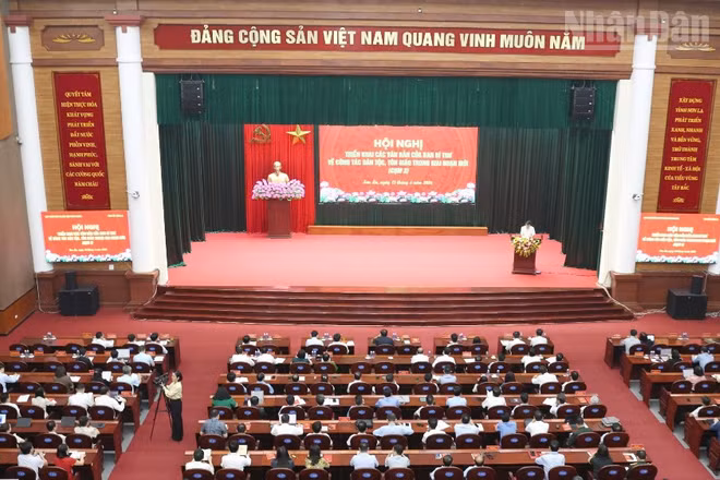 Hội nghị quán triệt, triển khai các văn bản của Ban Bí thư về công tác dân tộc, tôn giáo trong giai đoạn mới tại Sơn La.