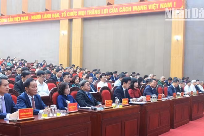 Các đại biểu dự Lễ công bố Nghị quyết của Quốc hội, Ủy ban Thường vụ Quốc hội về việc kết thúc hoạt động đơn vị hành chính cấp huyện, sắp xếp các đơn vị hành chính cấp xã tại Sơn La.