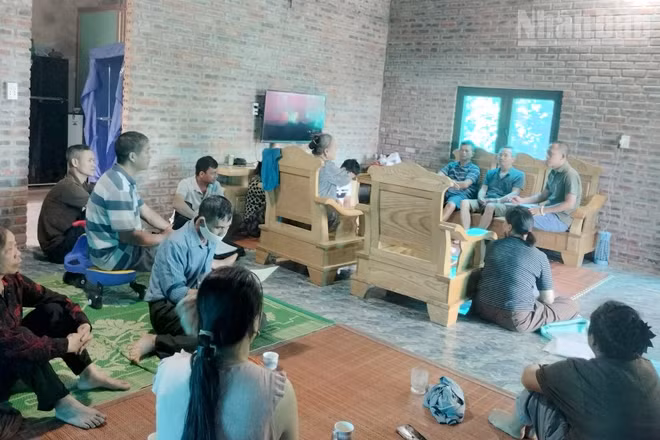 Trong thời gian tác nghiệp, có rất nhiều người dân đã chủ động tiếp xúc và phản ánh trực tiếp với phóng viên về những dấu hiệu vi phạm trong các hợp đồng giao khoán của Vinatea Mộc Châu.