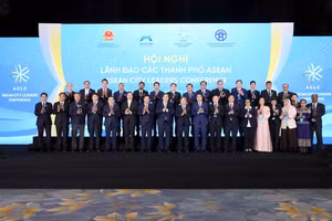 Các đại biểu dự Hội nghị Lãnh đạo các thành phố ASEAN trong khuôn khổ Diễn đàn Tương lai ASEAN lần thứ ba. (Ảnh: An Đăng - TTXVN)