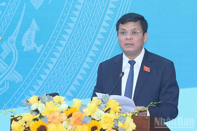 Đồng chí Nguyễn Đức Tuy, Phó Bí thư Tỉnh ủy, Chủ tịch Hội đồng nhân dân tỉnh Quảng Ngãi phát biểu bế mạc kỳ họp.