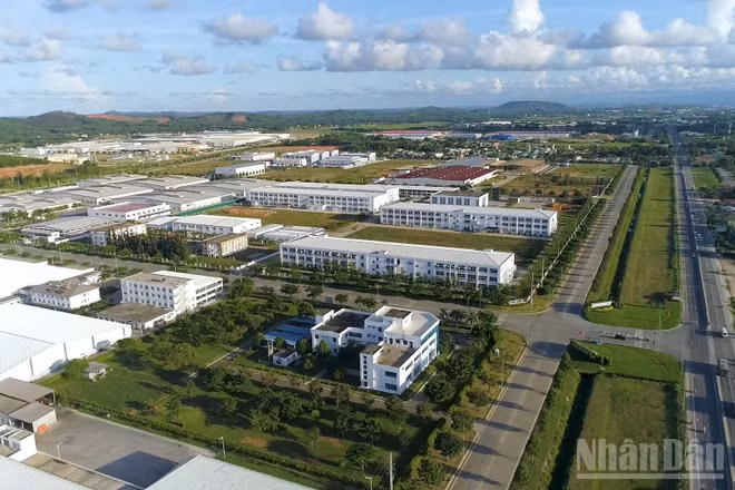 Dự án nhà ở xã hội công đoàn được xây dựng tại xã Thọ Phong, nơi có Khu công nghiệp VSIP Quảng Ngãi và Khu công nghiệp Tịnh Phong, thu hút hàng chục nghìn công nhân đang làm việc. 
