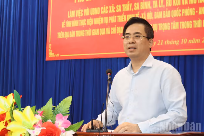 Chủ tịch Ủy ban nhân dân tỉnh Quảng Ngãi Nguyễn Hoàng Giang phát biểu kết luận tại buổi họp.