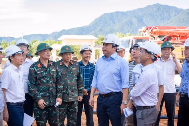 Chủ tịch UBND thành phố Huế Nguyễn Khắc Toàn phát động cao điểm 40 ngày đêm, bảo đảm công trình đúng tiến độ
