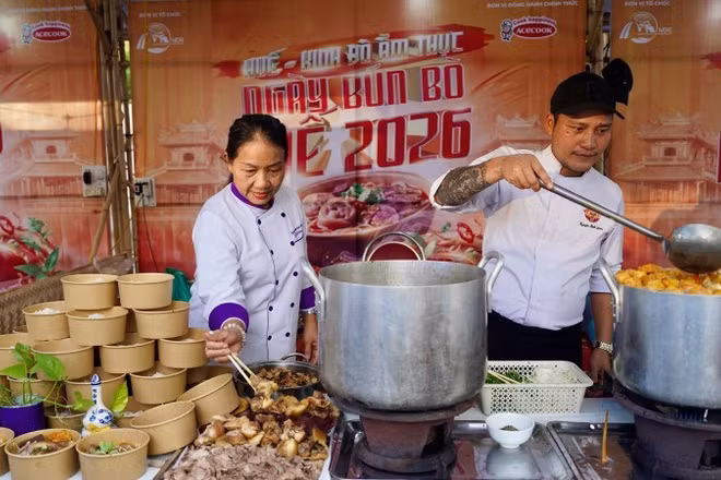Hàng bún bò Huế trong ngày hội. (Ảnh: Lê Đình Hoàng)