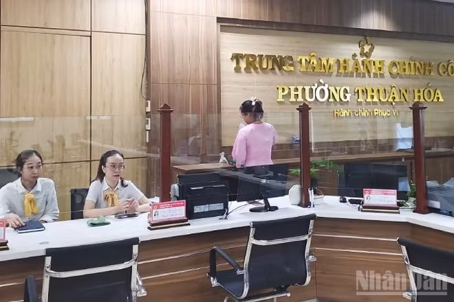 Bưu điện thành phố Huế đã bố trí 85 nhân viên làm việc tại Trung tâm Phục vụ Hành chính công của 40 xã, phường và cấp thành phố.
